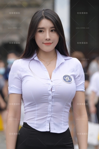 查看完整内容：身材爆表的小姐姐 - 共17张图片