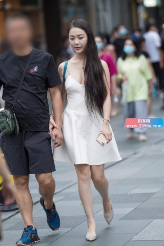 酥胸美背 尽显女人味