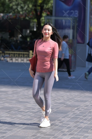 【红石赛帖】性感紧身裤少妇