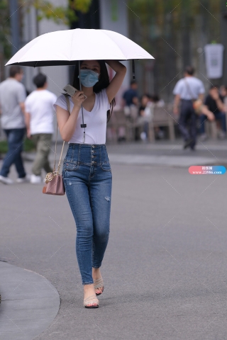 查看完整内容：拿太阳伞的紧牛~ - 共15张图片