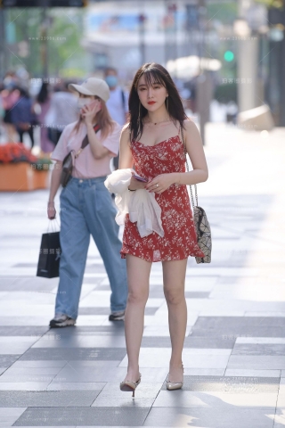 街拍高颜值女神姐姐