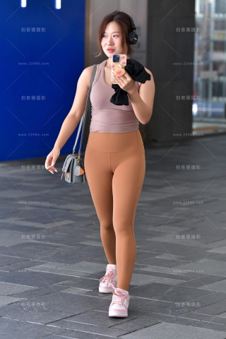 ★聊天紧身裤美女