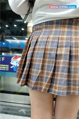 街拍百褶短裙气质姑娘 [1.05 GB/mp4]（视频版）