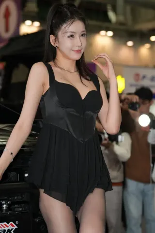 查看完整内容：苏州改装展黑丝美女（完整版） - 共3张图片