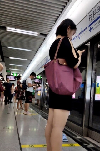 查看完整内容：街拍清纯靓妹 [723 MB/mp4]（视频版） - 共6张图片