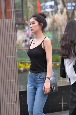 查看完整内容：【视觉冲击赛贴】高挑的吊带紧牛小姐姐 - 共18张图片