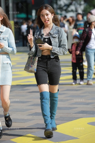 【玻璃街拍】黑色牛仔短裤