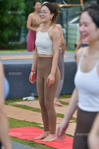 ★阳光瑜伽裤美女