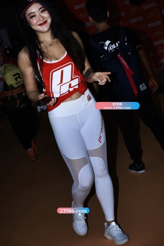 【咔喳赛贴】白色紧身裤