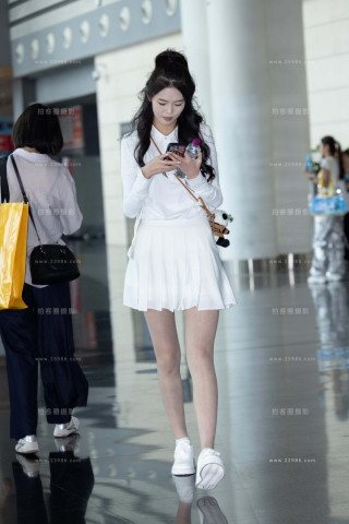 查看完整内容：高挑的丝腿白短裙 - 共19张图片