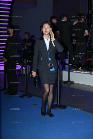 超薄的黑丝汽车销售顾问