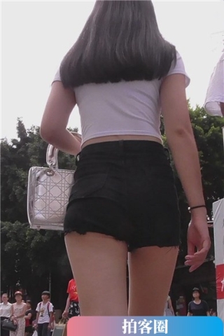 查看完整内容：街拍性感美臀高腰短裤俩姐妹 [1.02 GB]（视频版） - 共6张图片