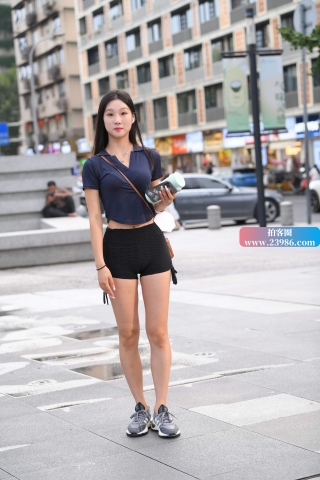 搭讪黑色短牛妹子