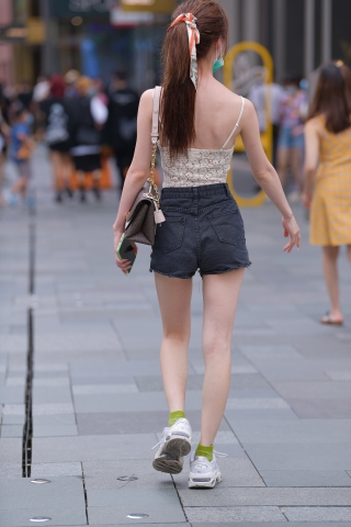 查看完整内容：M1002 性感甜美可爱女孩（完整版） - 共15张图片