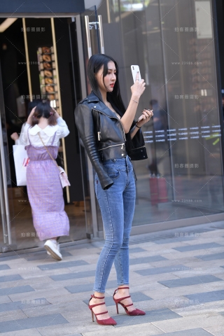 气质高冷范紧牛美女