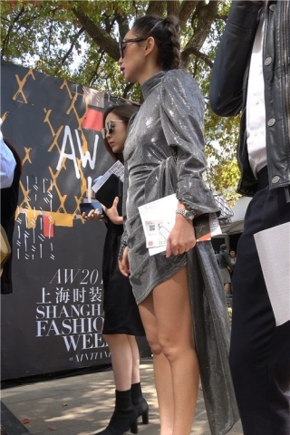 4K - 极品好身材黄金比例街拍美女 [815 MB/MP4]（视频版）