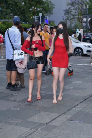 红红火火的美腿两姐妹