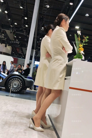 4K视频，车展前台丝腿柜姐悄悄晾丝zu（视频版）