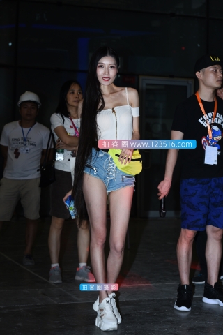 【咔喳赛贴】长发长腿