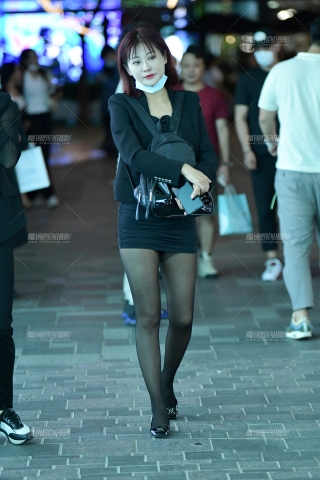 ★短裙黑丝袜美女