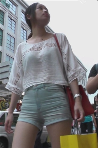 查看完整内容：街拍苹果臀高腰热裤美女，三角区迷人紧绷。[331 MB]（视频版） - 共8张图片
