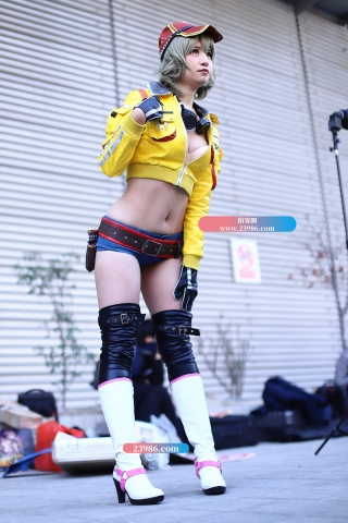 黄色露脐夹克衫牛仔小热裤