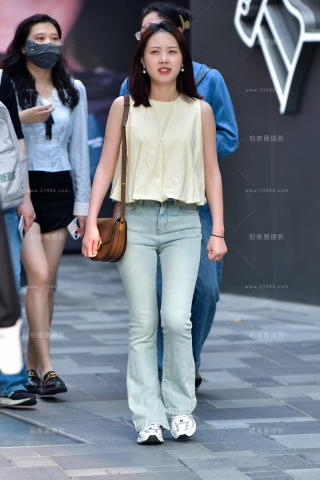 ★清新浅色牛仔裤美女（城市版）（完整版）