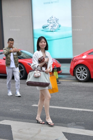 偶遇逛街的妹纸