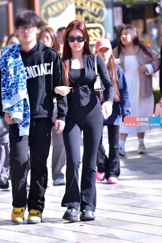 ★青春紧身裤美女