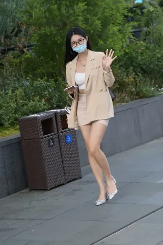 查看完整内容：高跟鞋包臀裙美女【原图➕视频】（完整版） - 共4张图片