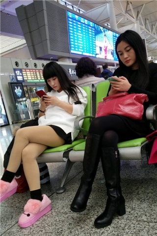 查看完整内容：4k-候车室拍摄黑丝美腿女神姐姐（视频版） - 共12张图片