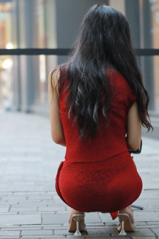 查看完整内容：【玻璃街拍】性感包臀裙小姐姐 - 共18张图片