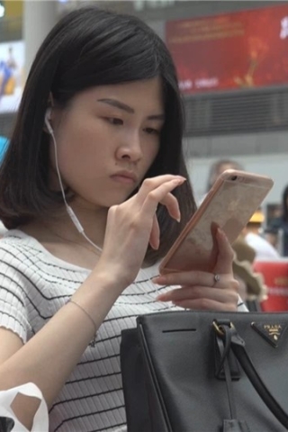 查看完整内容：红色美甲街拍凉高跟美女 [244 MB/WMV] （视频版） - 共8张图片