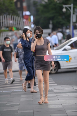 街拍气质美腿短裙小仙女~