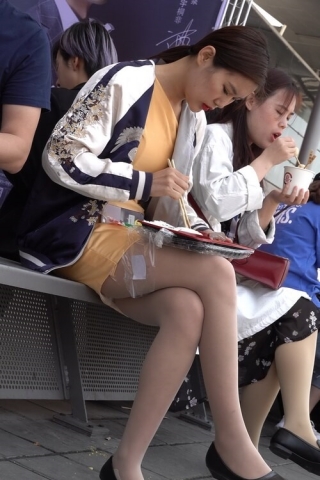吃外卖的肉丝袜美眉（视频版）