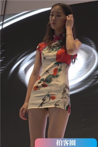 查看完整内容：舞台上的长腿碎花裙showgirl，裙子太短安全裤露出60070（视频版） - 共6张图片