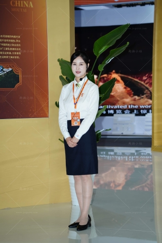 查看完整内容：多位讲解的超薄R丝制服美女 - 共20张图片