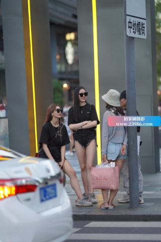 高挑的长腿美女