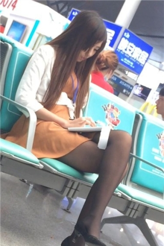 查看完整内容：超长视频，完美身材黑丝袜尖嘴高跟性感美女（视频版） - 共8张图片