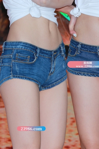 【迎春篇】性感 勒紧热裤 车模