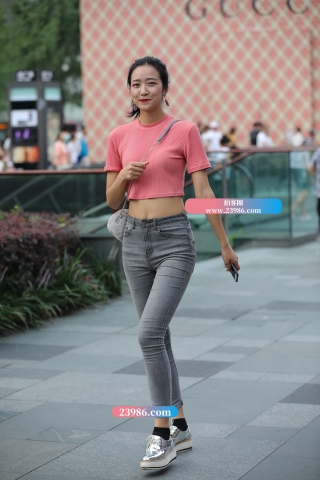 【凯恩赛帖】姑娘心情不错 笑开了花