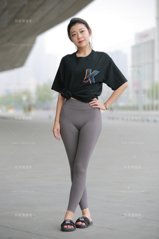 漂亮的瑜伽裤小妹