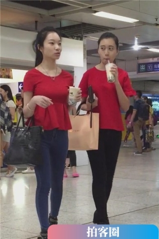 查看完整内容：身材超棒的紧身蓝色牛仔裤红衣姐妹花 [323 MB]（视频版） - 共6张图片