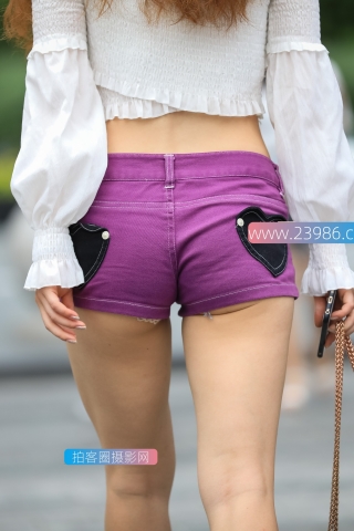 【凯恩赛帖】美女穿这么短就出门了!