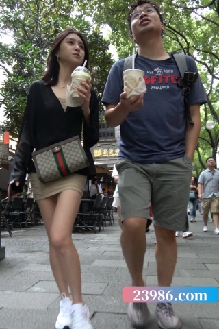 4K - 街拍超短包臀短裙小妹 [1.39 GB/MP4]（视频版）