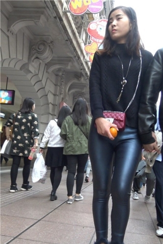 4k-黑色紧身皮裤高跟鞋知性姐姐第二集 [1.11 GB]（视频版）