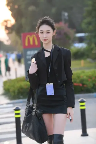 长靴短裙高挑美女（完整版）