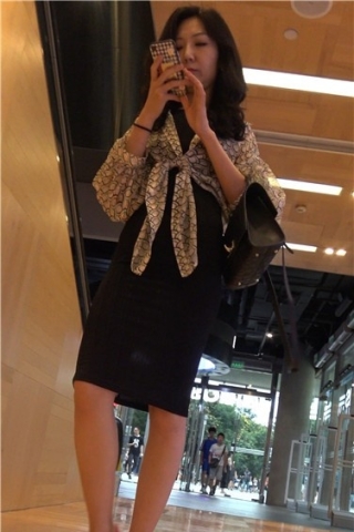 查看完整内容：4k超清，性感高挑气质美女商场休息区玩手机！[2.20 GB]（视频版） - 共12张图片