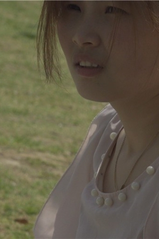 4K公园草地上的肉丝美足 1（视频版）