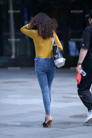 第1533篇★铅笔裤紧身美女★